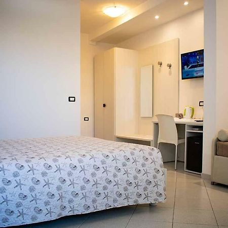 Hotel Delfino Marina Di Carrara Εξωτερικό φωτογραφία