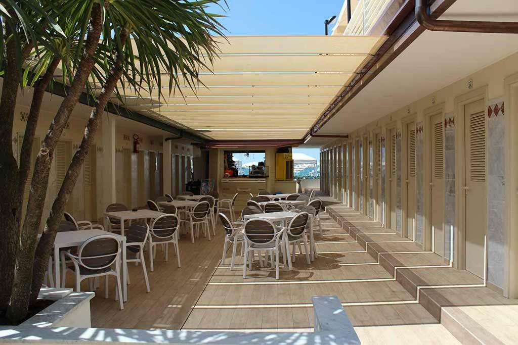 Hotel Delfino Marina Di Carrara Εξωτερικό φωτογραφία