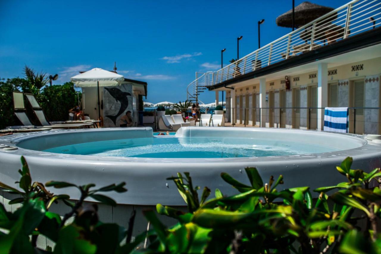 Hotel Delfino Marina Di Carrara Εξωτερικό φωτογραφία