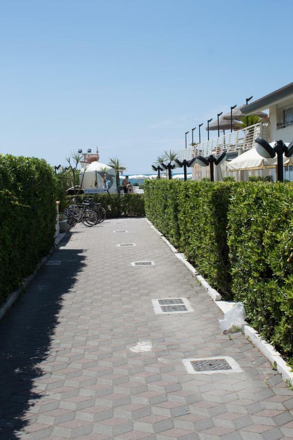Hotel Delfino Marina Di Carrara Εξωτερικό φωτογραφία