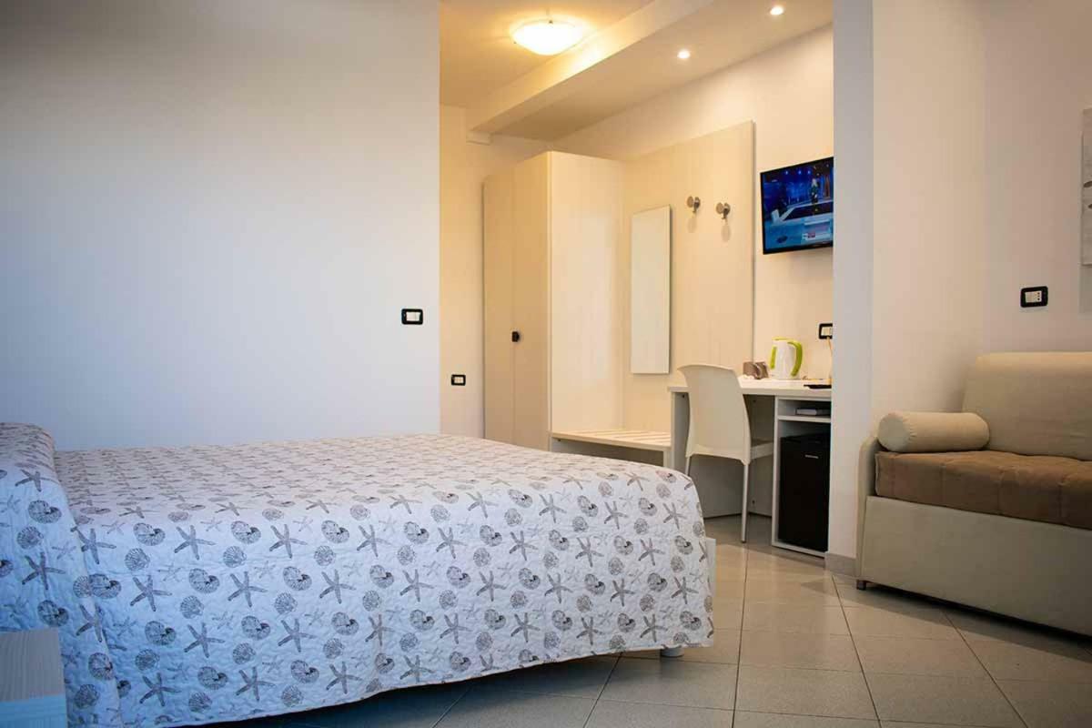 Hotel Delfino Marina Di Carrara Εξωτερικό φωτογραφία
