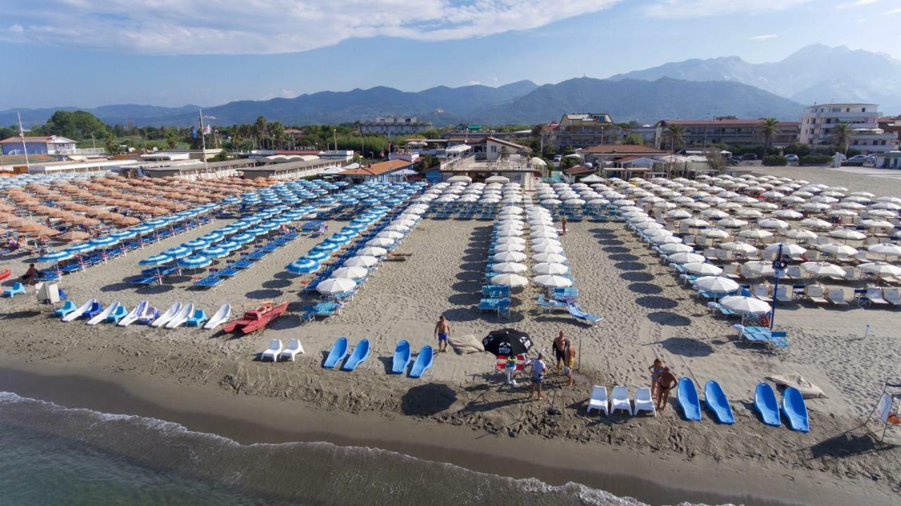 Hotel Delfino Marina Di Carrara Εξωτερικό φωτογραφία